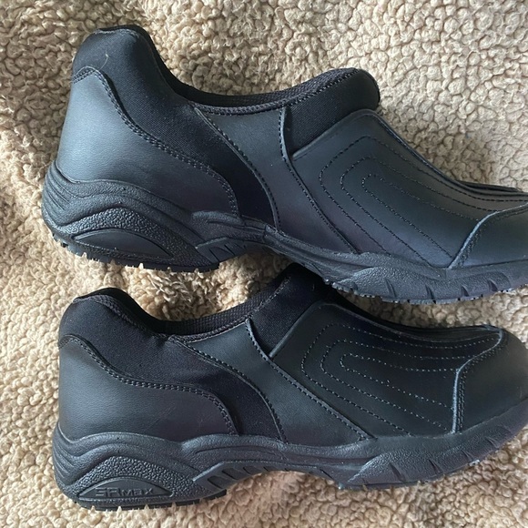 Slip Resistant Women’s Shoes, slit on, soft work toe, rubber sole, Sz: 7 - Picture 2 of 8